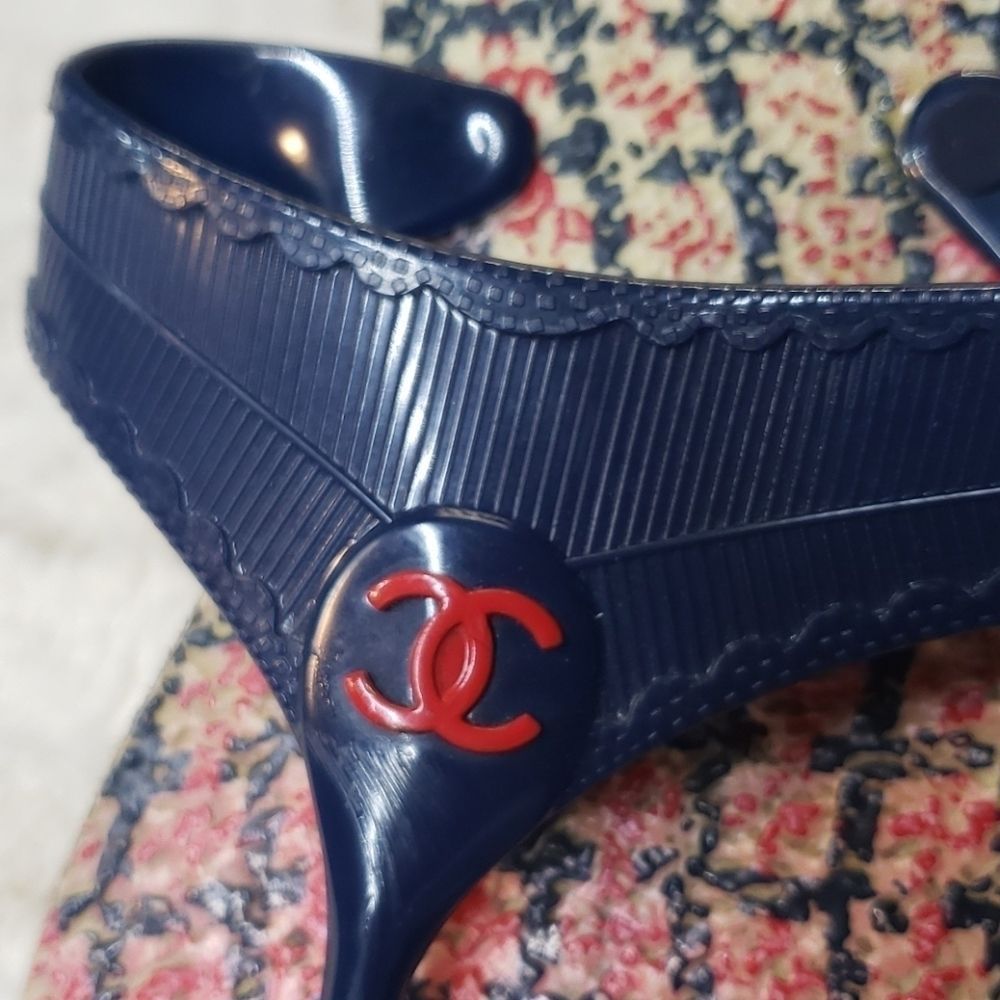 ♥️ SOLD ❤️ Chanel sandals 👡 - Picture 2 of 13